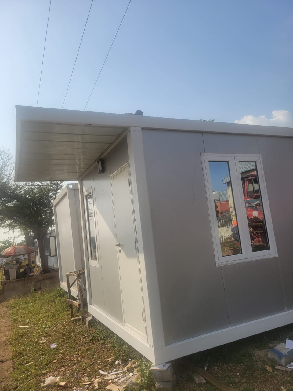 Porta-cabin with an extended canopy over the entrance